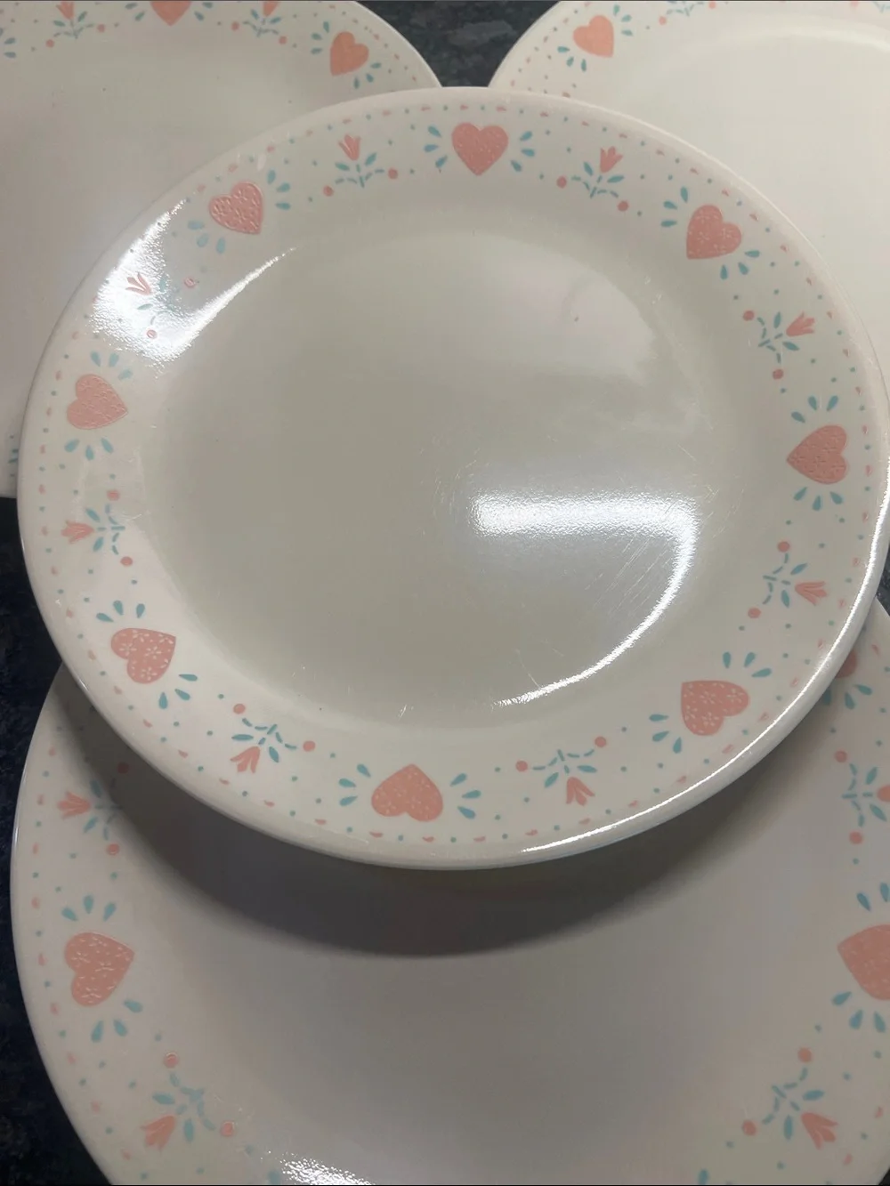 4 Corelle FOREVER YOURS  10” dinner Plates with Pink Heart Border. Like new
